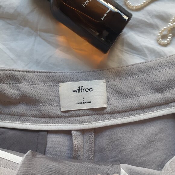 Wilfred Exergue Pleated Tie-Front Crepe Shorts - Picture 3 of 7